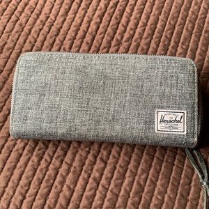 Herschel wallet